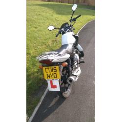 2015 Yamaha YBR 125 motorbike White/Black motorcycle