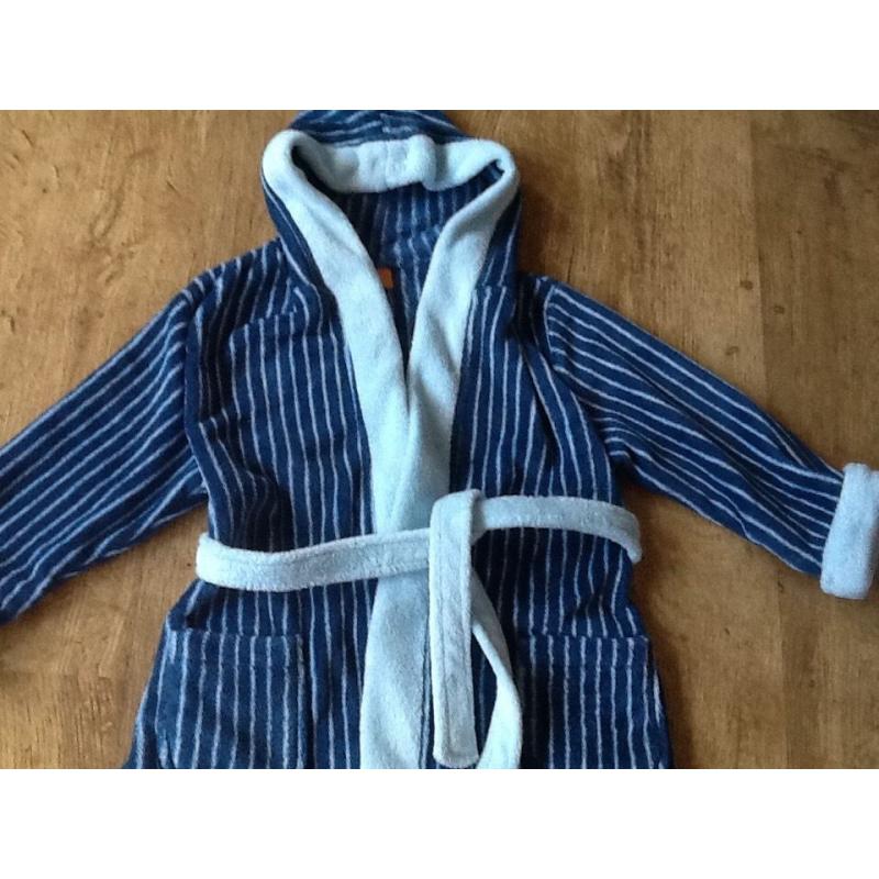 A MINI MODE BOYS BLUE STRIPY HOODE DRESSING GOWN AGE 5-6 YEARS.