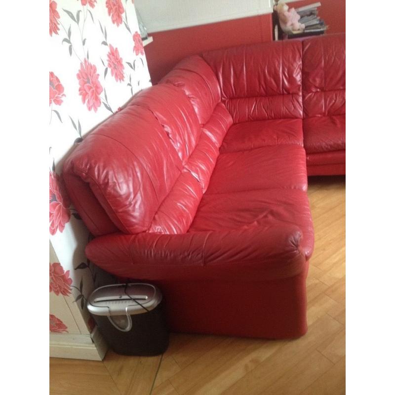 Red corner leather sofa splits in 2 for transporting