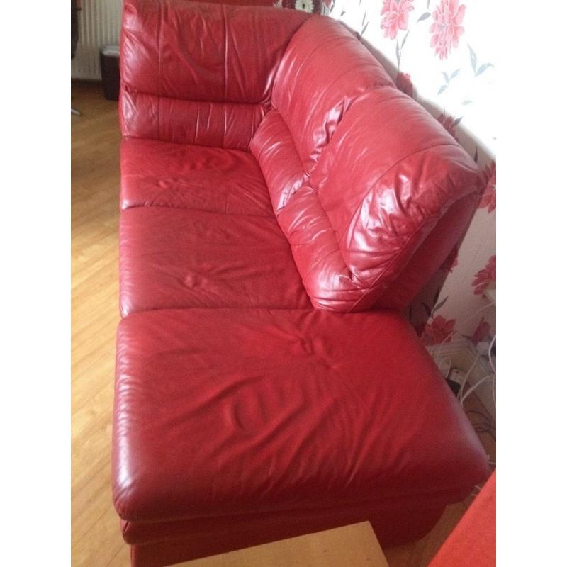 Red corner leather sofa splits in 2 for transporting