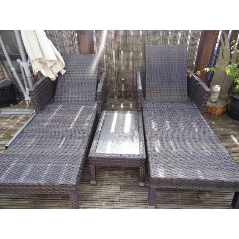 Ratton Garden loungers inc table