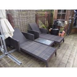 Ratton Garden loungers inc table