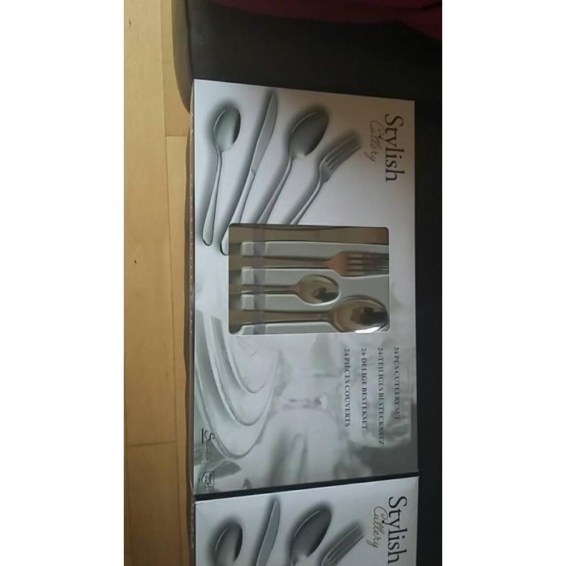 New Twenty four piece cutlery set