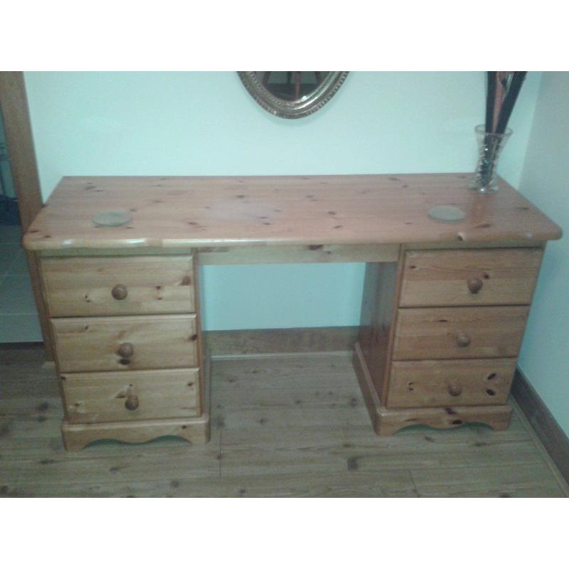 Pine dressing table