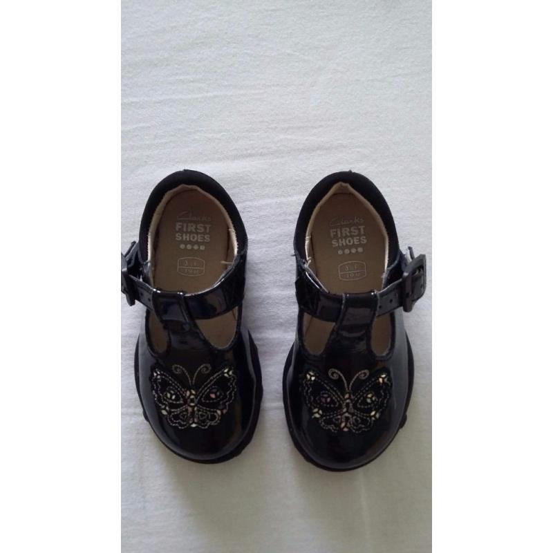 Little girl's Clarks shoes size 3 1/2