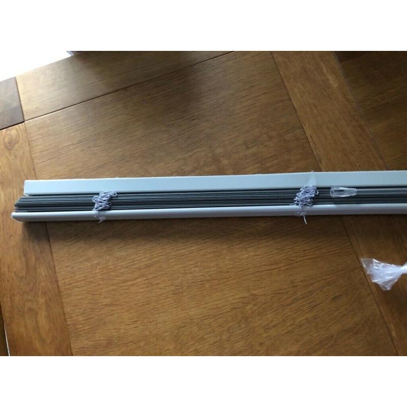 VENETIAN BLINDS GREY